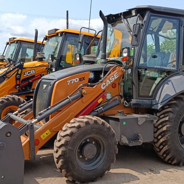 Экскаватор-погрузчик CASE 770 EX